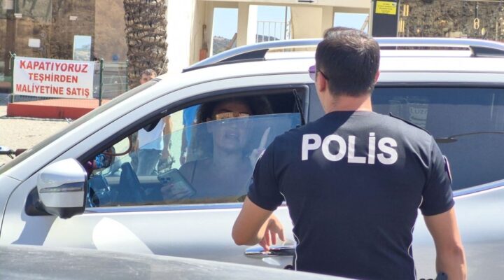 Şarkıcı Dilan Çıtak, polisin üzerine araç sürdü