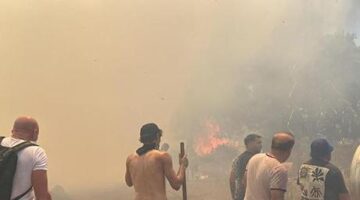 Son dakika: Antalya’da orman yangını! Turistler alevlere müdahale etti
