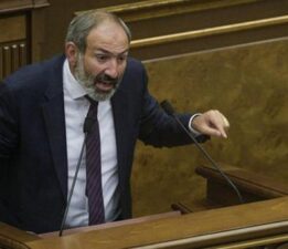 SON DAKİKA: ERMENİSTAN KARIŞTI: PAŞİNYAN, KİLİSE LİDERİNİ DARBE DESTEKÇİLİĞİYLE SUÇLADI!