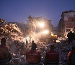 SON DAKİKA GOOGLE DEPREM HABERLERİ: GOOGLE’DAN 6 ŞUBAT DEPREMLERİYLE İLGİLİ AÇIKLAMA, DEPREMDEN ÖNCE 10 MİLYON KİŞİ UYARILABİLİRDİ! BU ERKEN UYARI DEPREM ÖNCESİ 35 SANİYE KAZANDIRABİLİR MİYDİ?