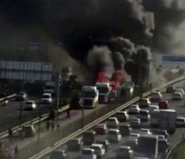 SON DAKİKA HABERİ: İstanbul’da metrobüs yangını!