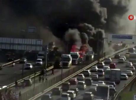 SON DAKİKA HABERİ: İstanbul’da metrobüs yangını!