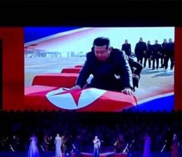 SON DAKİKA HABERLERİ: KUZEY KORE LİDERİ KIM JONG ASKER TABUTUNA KAPANDI! İŞTE ŞAŞIRTAN KARELER