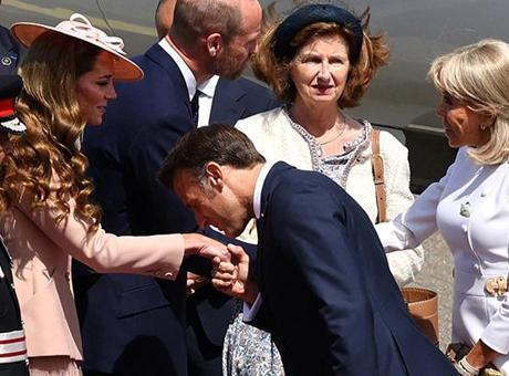 SON DAKİKA HABERLERİ: MACRON ÇİFTİ İNGİLTERE’YE İNİŞ YAPTI, BRIGITTE MACRON UZANAN ELİ TUTMADI, PRENS WILLIAM VE PRENSES KATE’DEN KARŞILAMA