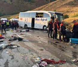 Son dakika… Sivas’ta feci kaza! Yolcu otobüsü devrildi, 3 ölü, 24 yaralı