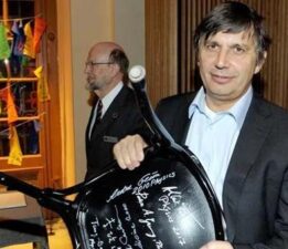SON DAKİKA: ŞÖVALYELİK GİTTİ, VATANDAŞLIK GİTTİ! NOBEL ÖDÜLLÜ FİZİKÇİ NEYE UĞRADIĞINI ŞAŞIRDI!