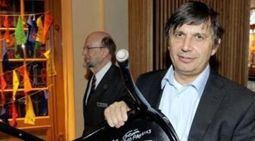 SON DAKİKA: ŞÖVALYELİK GİTTİ, VATANDAŞLIK GİTTİ! NOBEL ÖDÜLLÜ FİZİKÇİ NEYE UĞRADIĞINI ŞAŞIRDI!