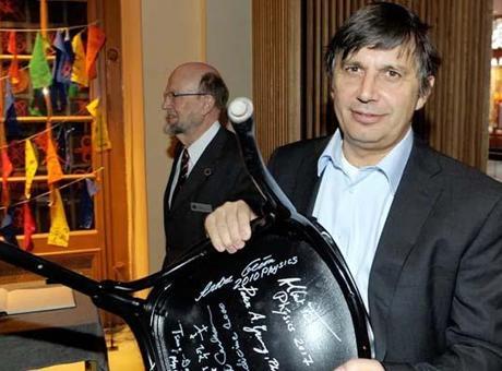 Şövalyelik geldi, vatandaşlık gitti! Nobel ödüllü fizikçi neye uğradığını şaşırdı