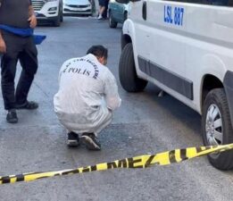 Sultangazi’de dehşet! 3 arkadaş sokakta silahlı saldırıya uğradı