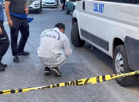 Sultangazi’de dehşet! 3 arkadaş sokakta silahlı saldırıya uğradı