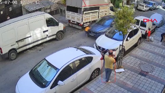 Sultangazi’de yola fırlayan çocuğa otomobil çarptı