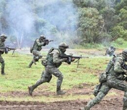 TAYVAN’DAN ÇİN’E GÖZDAĞI: 22 BİN ASKER GÖREVDE, TARİHİN EN BÜYÜK TATBİKATI BAŞLADI!