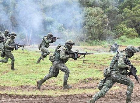 TAYVAN’DAN ÇİN’E GÖZDAĞI: 22 BİN ASKER GÖREVDE, TARİHİN EN BÜYÜK TATBİKATI BAŞLADI!