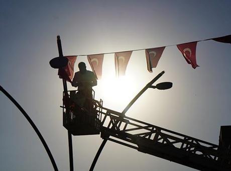 Terörsüz Türkiye’ye ay yıldızlı bayraklarla destek