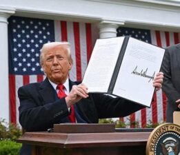 Trump açıkladı: ABD, Kanada mallarına yüzde 35 gümrük vergisi uygulayacak!
