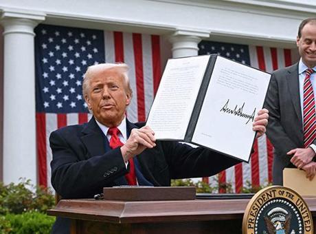Trump açıkladı: ABD, Kanada mallarına yüzde 35 gümrük vergisi uygulayacak!