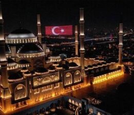 Türkiye genelinde camilerde kuraklık, yangın ve şehitler için dua edildi