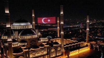 Türkiye genelinde camilerde kuraklık, yangın ve şehitler için dua edildi