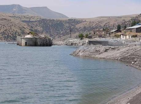 Yer: Kars! Sular çekildi, barajın altındaki tarih ortaya çıktı