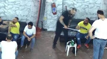 Yer: Sakarya! Tartıştıkları kişiyi levye ile döven 2 şüpheli tutuklandı