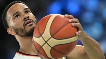 Yılın savunmacısı seçilen Babb, Anadolu Efes’te