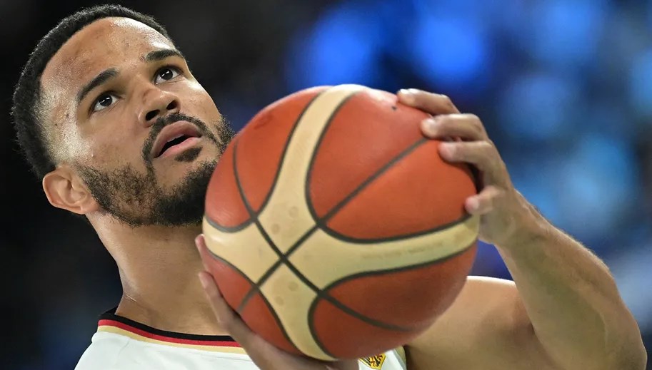 Yılın savunmacısı seçilen Babb, Anadolu Efes’te