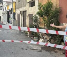 Yol çöktü, evler yıkılmak üzere! Bir ilçe korku dolu günler yaşıyor