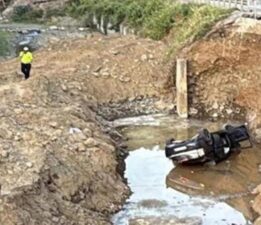 Zonguldak’ta feci kaza! Dereye uçan araçta baba ile oğlu öldü