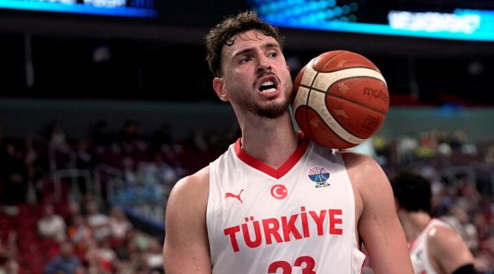 12 Dev Adam son 16 turunda