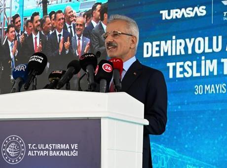 127 yeni nesil milli yük vagonu raylara indirildi