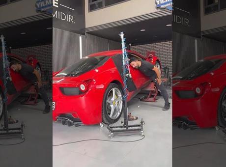 17 milyonluk Ferrari’yle kaza yaptı! Kısa süre önce yaptığı paylaşım gündem oldu