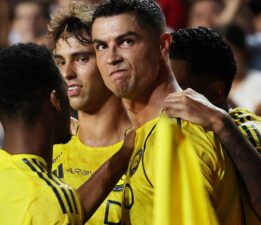40 yaşındaki Ronaldo’dan bir rekor daha: Kupa gitti ama tarihe geçti