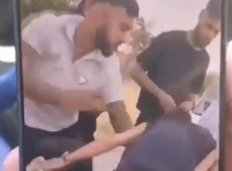 5 kişi, boş araziye götürdükleri kişiyi, tekme tokat darbedip görüntüsünü paylaştılar