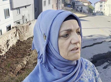 70 ev boşaltıldı, yollar çatladı: ‘Kazıdan sonra heyelan başladı’