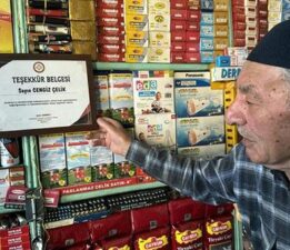 75 yaşındaki bakkalın raf düzeni hayrete düşürdü! Ardahanlı esnafa özel teşekkür belgesi