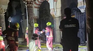 8 asırlık tarihi miras yok oluyordu: Temizlik robotundan yangın çıktı!