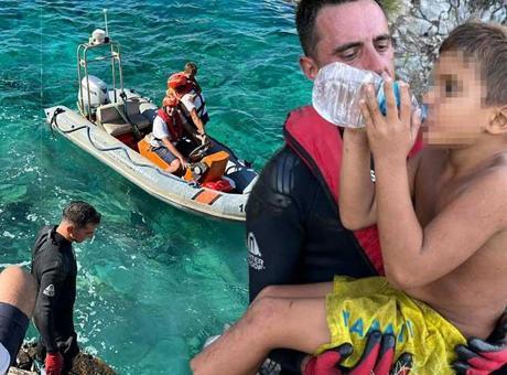 8 kişinin bulunduğu tekne battı! Denizin ortasında can pazarı: 2 çocuk saatler sonra bulundu