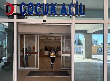 8 yaşındaki çocuk otomobil bagajında mahsur kaldı! Havasız kalarak ağır yaralandı