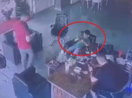 8 yaşındaki Ege’nin ağır yaralandığı oto galeriye saldırı kamerada
