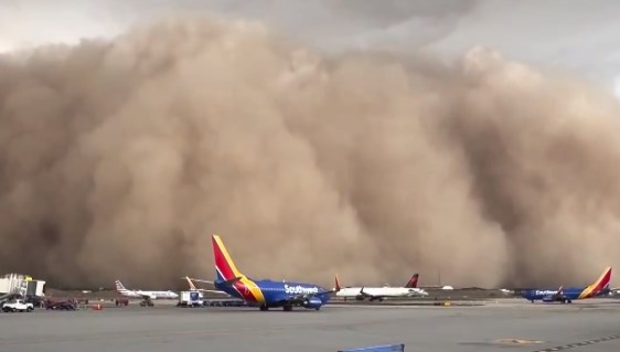ABD’yi “Haboob” vurdu! Ağaçlar devrildi, elektrikler kesildi