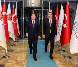Adalet Bakanı Tunç İletişim Başkanı Duran ile bir araya geldi