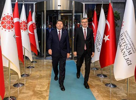 Adalet Bakanı Tunç İletişim Başkanı Duran ile bir araya geldi