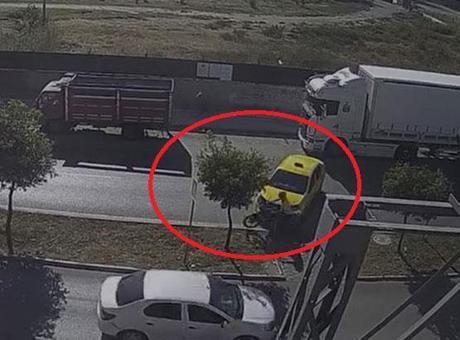 Adana’da feci kaza! Yaya geçidinden geçmeye çalışan taksi genç adamı hayattan kopardı