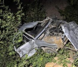 Adana’da katliam gibi kaza! Uçuruma yuvarlanan araçtaki 1’i çocuk 5 kişi hayatını kaybetti