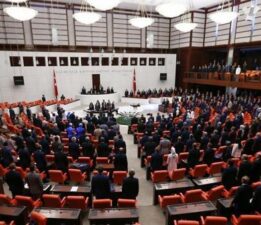 AK Parti’li komisyon üyeleri Meclis’te bir araya geldi