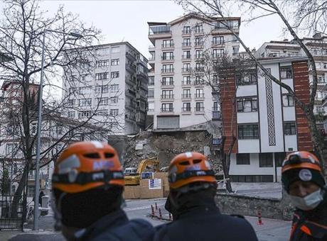 Ankara Sincan’da 8 katlı bina tahliye edildi! Yıkılma riski var