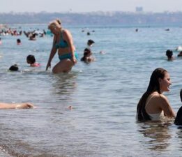 Antalya’da denize girenlerde kaşıntı ve yanma şikayetleri arttı! Açıklama geldi