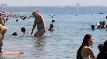 Antalya’da denize girenlerde kaşıntı ve yanma şikayetleri arttı! Açıklama geldi