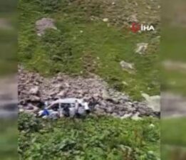 Arap turistleri taşıyan minibüs dere yatağına yuvarlandı: 2 ölü, 4 yaralı