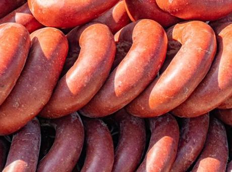 Aynı marka ikinci kez ifşa oldu: Sucukta domuz eti skandalı!